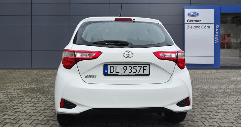 Toyota Yaris cena 47900 przebieg: 100475, rok produkcji 2019 z Miłomłyn małe 466